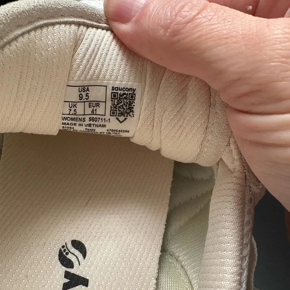 Saucony Pink and White Women's Sneakers *HAIRSTYLIST* - Picture 4 of 7